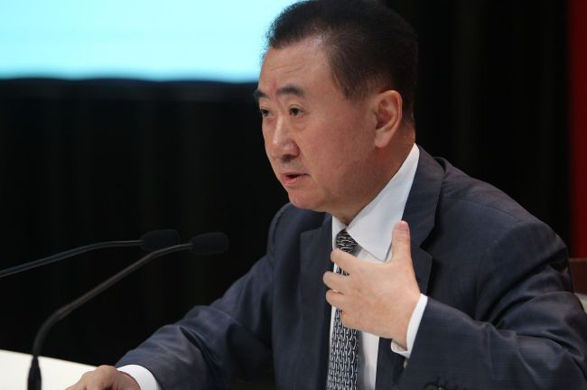 女生脱了内裤让男生捅
